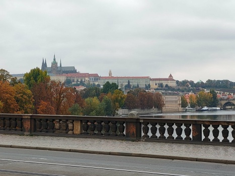 Solve Praha panorama Hradčan jigsaw puzzle online with 48 pieces