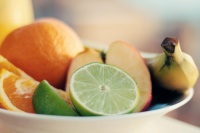 2560px-Healthy-apple-fruits-orange_(23698456234)