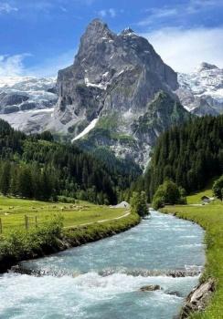 Solve Suisse jigsaw puzzle online with 126 pieces