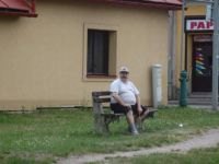 Důchodce na lavičce