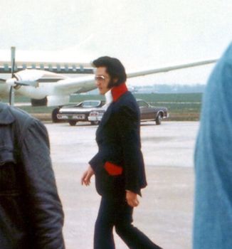 Elvis at the airport 1974