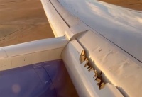United Boeing 757 flight wing damage