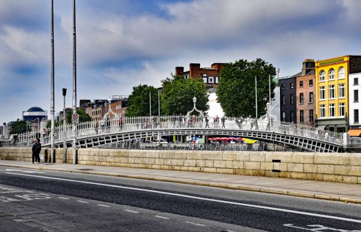 Halfpenny Bridge, Dublin