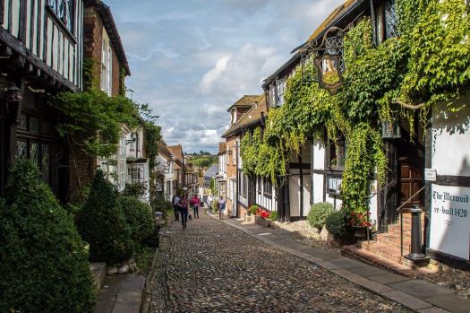 Solve The Mermaid Inn, Rye, Sussex jigsaw puzzle online with 117 pieces