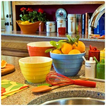 Solve Colourful Kitchen Accessories jigsaw puzzle online with 196 pieces