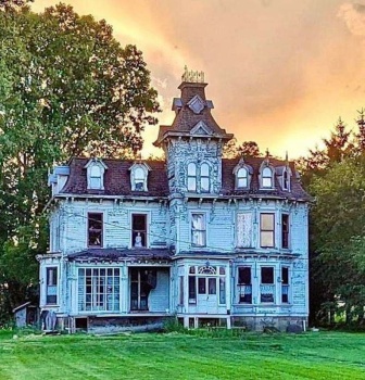 Solve Bruce Mansion in Brown City, Michigan. Circa 1876 jigsaw puzzle ...