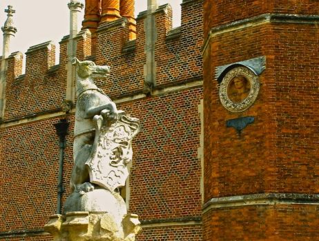 Hampton Court Dog, one of the King's Beasts Sculptures