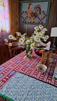 Rooster Rug & Daisies