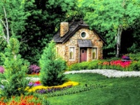 Little Stone House, Beautiful Yard........