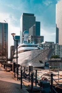 luxury-mega-yacht-in-london-harbor
