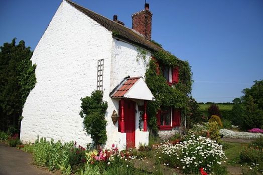 Cottage and garden, by Richard Croft (Wikimedia)