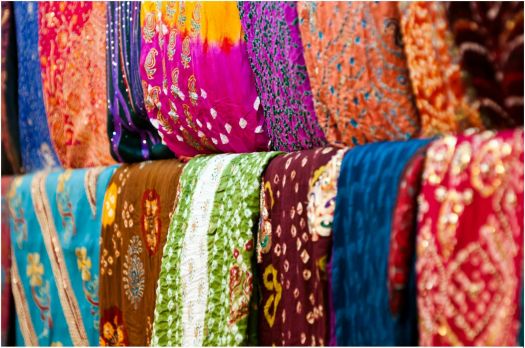 Solve indian fabrics jigsaw puzzle online with 442 pieces