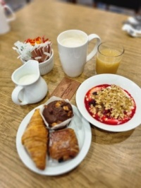 Breakfast at Cambridge Belfry