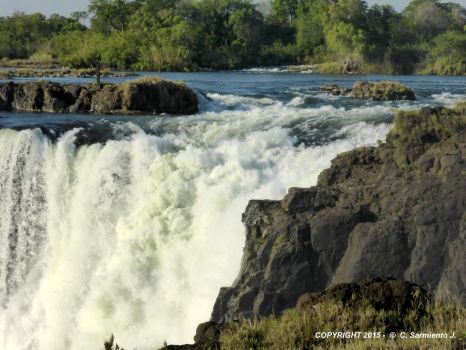 ZIMBABWE – Victoria Falls – View from the Zimbabwe side