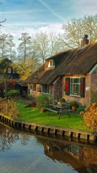 Casa tipica no vilarejo de Giethoorn, Holanda  !!!