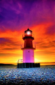 Solve Lighthouse 5 jigsaw puzzle online with 77 pieces