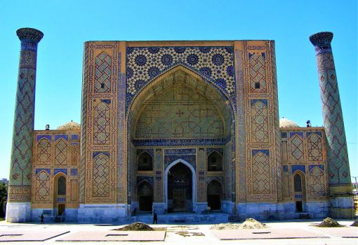 Solve Medrasa in Registan Square jigsaw puzzle online with 176 pieces