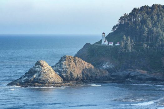 Solve HECETA HEAD LIGHTHOUSE jigsaw puzzle online with 96 pieces