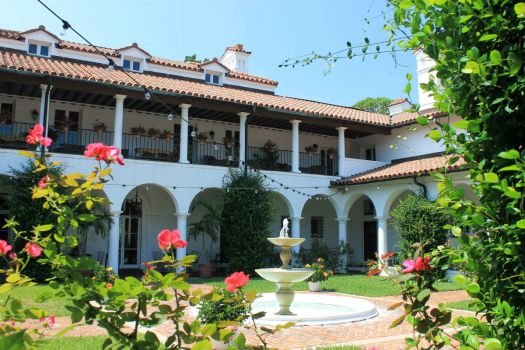 Solve Crane Cottage Courtyard, Jekyll Island, Georgia Jigsaw Puzzle 