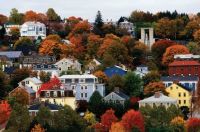Autumn-in-Rhode-Island-fall-foliage-and-houses-on-a-hillside-in-Providence