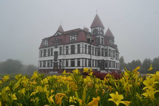 Solve Primary school in Lunenburg, Nova Scotia jigsaw puzzle online