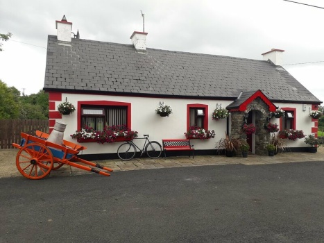 Solve Quaint cottage in Ballyshannon, County Donegal, Ireland jigsaw ...