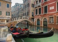 Gondoliers' Lunchtime? - Venice