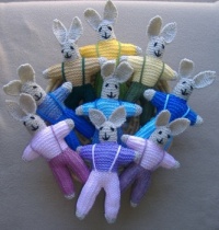 Seasonal Crafts - Easter - Knitted Bunnies - Beige & Multi (9 - 196 Pieces)