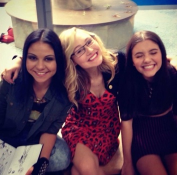 Solve Degrassi Next Class jigsaw puzzle online with 144 pieces