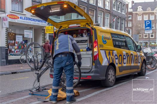 Amsterdam, Haarlemmerdijk, bicycle repair man