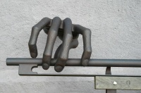 Detail lavičky Otakara Ševčíka