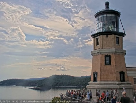 Solve Split Rock Lighthouse (Minnesota) jigsaw puzzle online with 108
