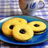 Lemon Blueberry Jammie Dodgers - rock recipes