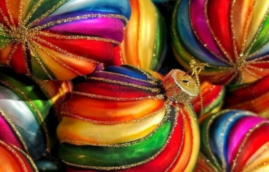 Solve Beautiful & colorful ornaments jigsaw puzzle online with 260 pieces