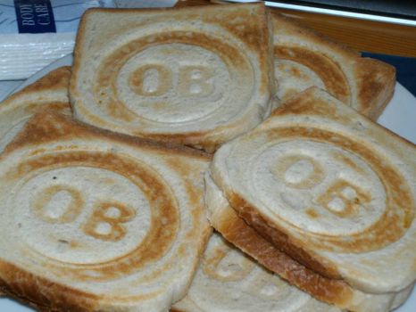 nylavede toast med OB logo