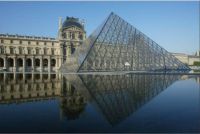 La pyramide su louvre in Paris!