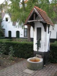 Pump in the Begijnhof, Bruges