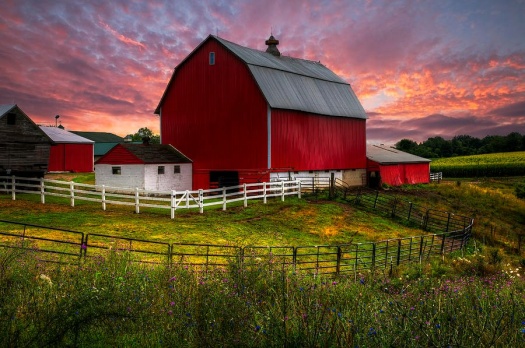 Solve Big Red Barn at Sunset jigsaw puzzle online with 77 pieces