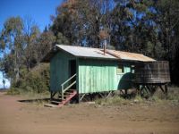 Hunters' cabin at Pu'u La'au