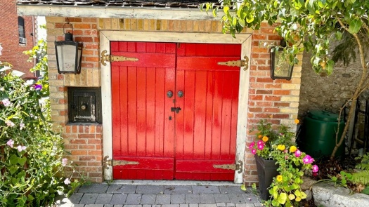 Simplicity Lazy base Solve Double red door Elora, ON, Canada jigsaw puzzle online with 28 pieces