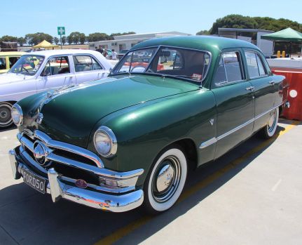Ford "Custom Deluxe" - 1950