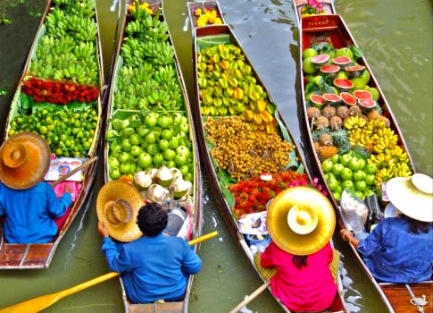 Solve Floating Market-Thailand jigsaw puzzle online with 63 pieces