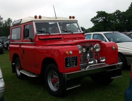 Solve Land Rover series II jigsaw puzzle online with 154 pieces