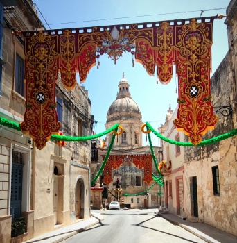 Solve Siġġiewi, Malta jigsaw puzzle online with 196 pieces