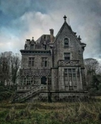 Creepy forgotten house
