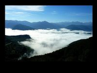 Pyrénées: sea of clouds