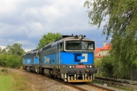 750.287-5 + 750.235-4 projíždí Železnicí