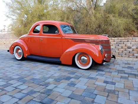 Solve 38 Ford jigsaw puzzle online with 130 pieces