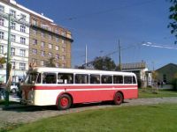 Trolejbus Škoda 8Tr č. 494 / Pamětní trolejbusová zastávka Orionka