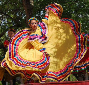 Solve Ballet Folkloric Del Cielo, Mexico jigsaw puzzle online with 64 ...